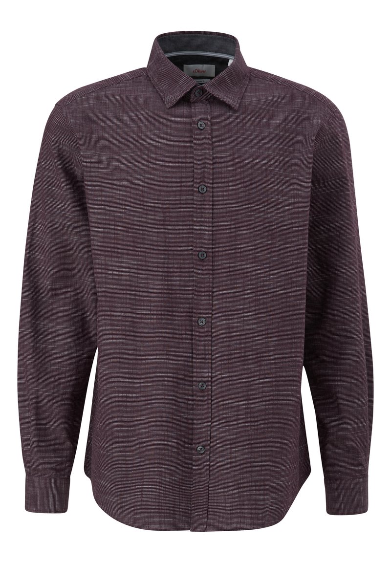 Camisa de manga larga burdeos con textura tejida, cierre frontal de botones y costuras claras en contraste, que presenta botones y puños negros.