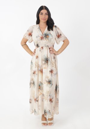 Robe maxi fleurie en tissu doux, dotée d'un décolleté en v, de courtes manches bouffantes et d'une taille élastique. Motifs de fleurs bleu pâle et pêche.