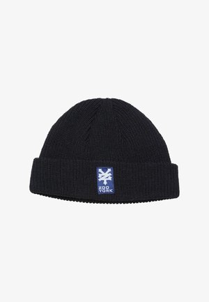 Schwarze Strickmütze mit gerippter Textur, umgeschlagenem Saum und einem blauen rechteckigen Patch, auf dem "ZOO YORK" in weißen Buchstaben steht.
