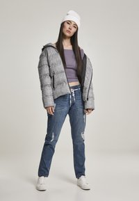 Urban Classics OFF SHOULDER - Basic póló - purple