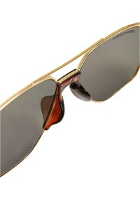 Urban Classics KARPHATOS WITH CHAIN - Saulesbrilles - gold-coloured