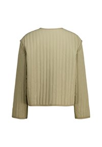 Chaqueta acolchada de cuello redondo en beige claro, con un diseño acolchado de rayas verticales, mangas largas y un ajuste ligeramente cropped.