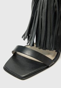 Thumbnail Image 7