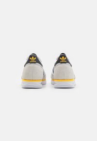 adidas Originals UNISEX - Sportcipő - footwear white/core black/spark
