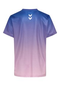 T-shirt med kort ärm i en gradient från djupblå högst upp till mjuk rosa längst ner, med en vit zigzag-logga på baksidan.