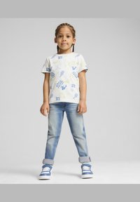 Puma ESS TEE YOUTH - Triko s potiskem - silver mist