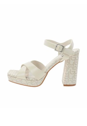 Sandal high-heeled a piattaforma bianca con cinturini incrociati, punta quadrata e tacco con motivo testurizzato. Cinturino alla caviglia regolabile con fibbia in metallo.