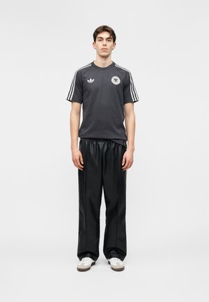 Adidas Originals T Shirts Men's Graphite Black Crew Neck Moderate — foto 2