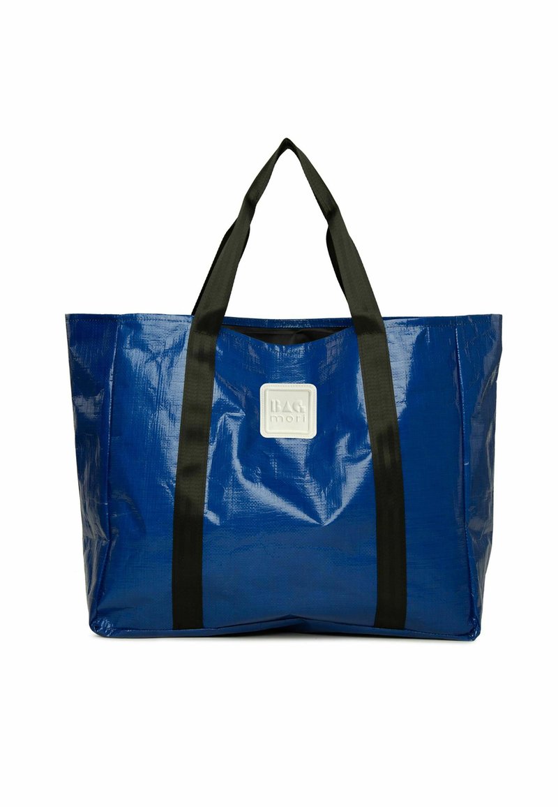 Zila, izturīga soma ar spīdīgu materiālu. Ar melniem, izturīgiem rokturiem un taisnstūra formas logo uz priekšpuses.