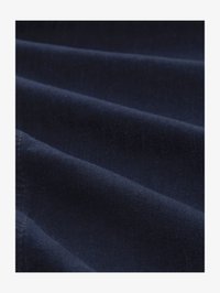 Não selecionado, clean rinsed blue denim
