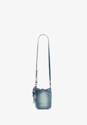 Kleine blauwe spijkerstof crossbodytas met lange verstelbare band, gevlochten kwast en geperst "Desigual"-logo aan de voorkant.