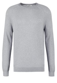 Pull gris clair à manches longues, col rond, poignets et ourlet côtelés, en tissu doux et texturé, présentant un design simple et classique.