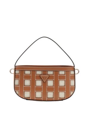 Sac rectangulaire tissé marron et beige avec coutures blanches, poignée courte et plaque triangulaire avec logo Guess au centre.