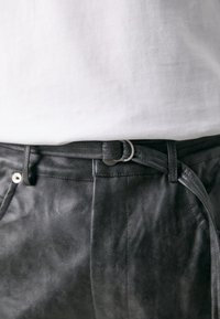 Don't Waste Culture SHERIDAN UNISEX - Hlačami s stranskimi žepi - grey/brown leather