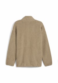 Chaqueta de forro polar color marrón claro con un acabado suave y texturizado. Presenta un cuello con solapa y mangas largas, diseñada en un corte relajado. Se muestra la vista trasera.