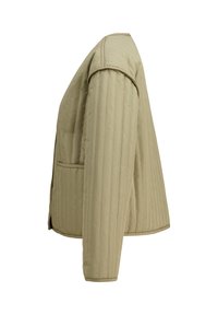 Chaqueta acolchada beige con un diseño rectangular, que cuenta con un cuello redondeado, bolsillos laterales y un dobladillo recto. Textura suave y material resistente.