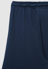 dunkelblaue Jogginghosen aus weichem Stoff mit elastischem Bund und Seitentaschen, glatter Textur und lässiger Passform.