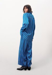 FRNCH RANI - Pantalon classique - frnch stripe