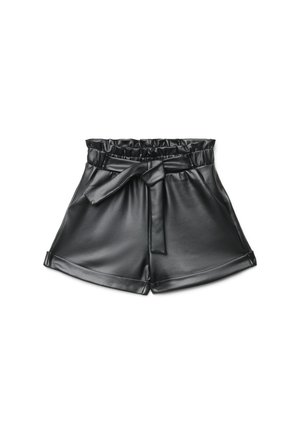 Short neri in similpelle a vita alta con fascia elastica arricciata in vita e cintura annodata, con orlo leggermente piegato.