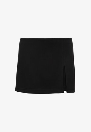 Czarna mini spódniczka z małym przednim rozcięciem po prawej stronie, wykonana z gładkiej tkaniny, z prostym dołem.