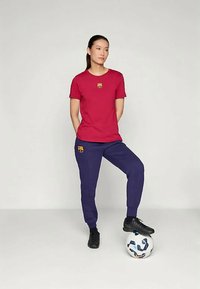 Nike Performance FC BARCELONA CREST TEE - Joukkuetuote - noble red