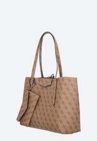 Bolso tote de color marrón con logotipo impreso, dos asas, un pequeño estuche extraíble y ribetes en negro contrastante. Fabricado en material sintético texturizado.