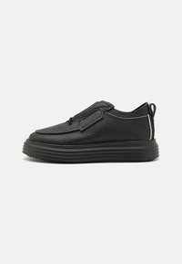 Unselected, black