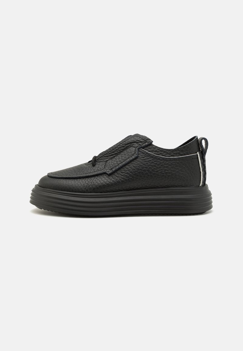 The Antipode Zapatillas - black