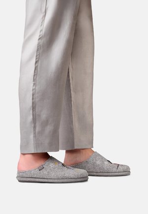 Toni Pons, TONI PONS X SNOOPY HERRENSCHUHE HAUSSCHUHE CHARLIE BLAU - Hausschuh - cendra