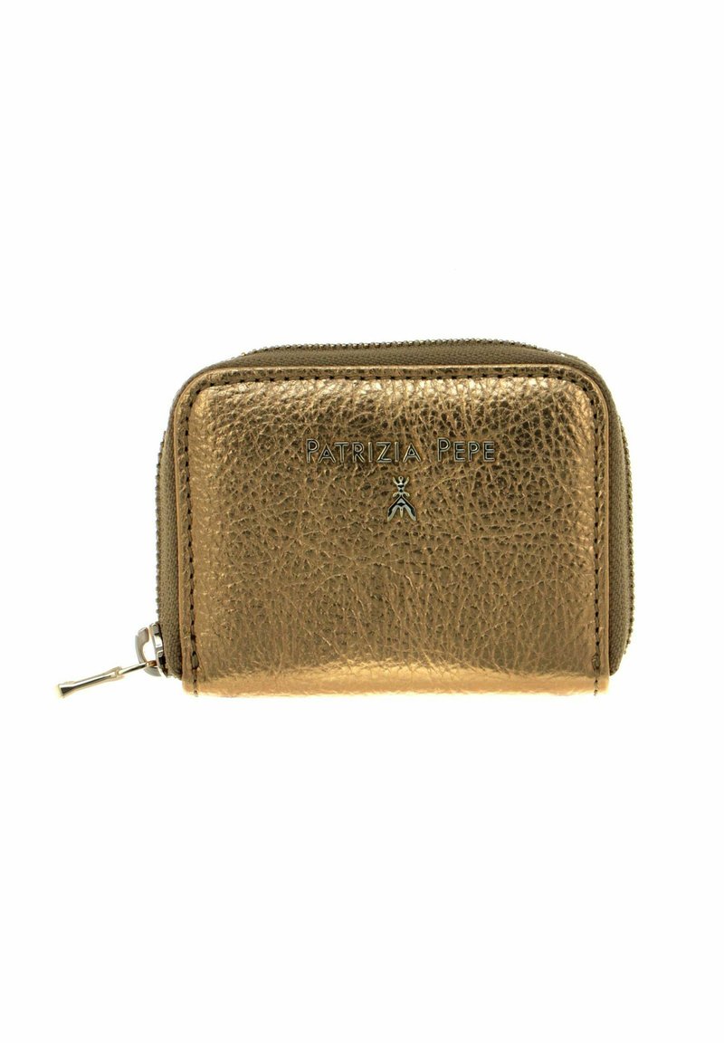 Portefeuille compact zippé en cuir métallisé doré avec le logo "Patrizia Pepe" et un petit emblème d'insecte sur le devant.