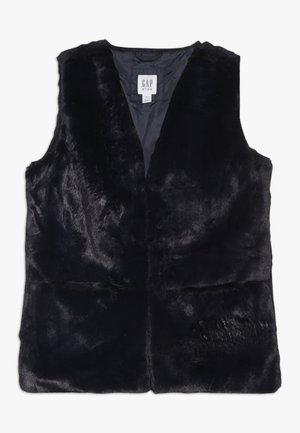 Veste sans manches en fausse fourrure noire pour enfants avec deux poches avant, ouverture frontale et étiquette "GAP KIDS" à l'intérieur du col.
