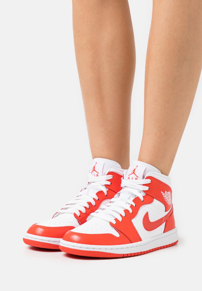 Jordan AIR JORDAN 1 MID - Sapatilhas de cano alto - white/habanero red white