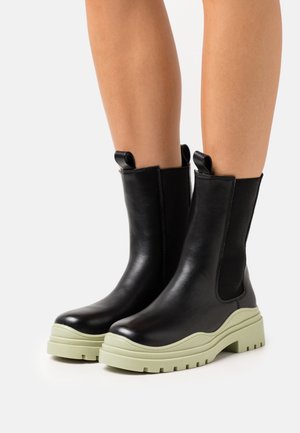 DeeZee, Bottines à plateau - black