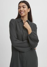 b.young BYIberlin - Abito a camicia - black