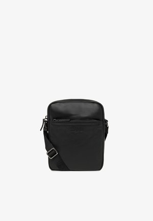 Borsa a tracolla in pelle nera di forma rettangolare, con tasca frontale con zip, tracolla regolabile e superficie liscia. Nessun motivo o accentuazione notevole.