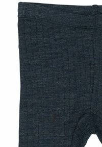 Sötétszürke leggings texturált anyagból, bordázott derékpánttal és sima felülettel, a bokák felé keskenyedve.