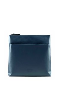 Pochette navy con zip realizzata in materiale liscio e resistente. Presenta una tasca anteriore e un logo impresso. Forma rettangolare con bordi puliti.