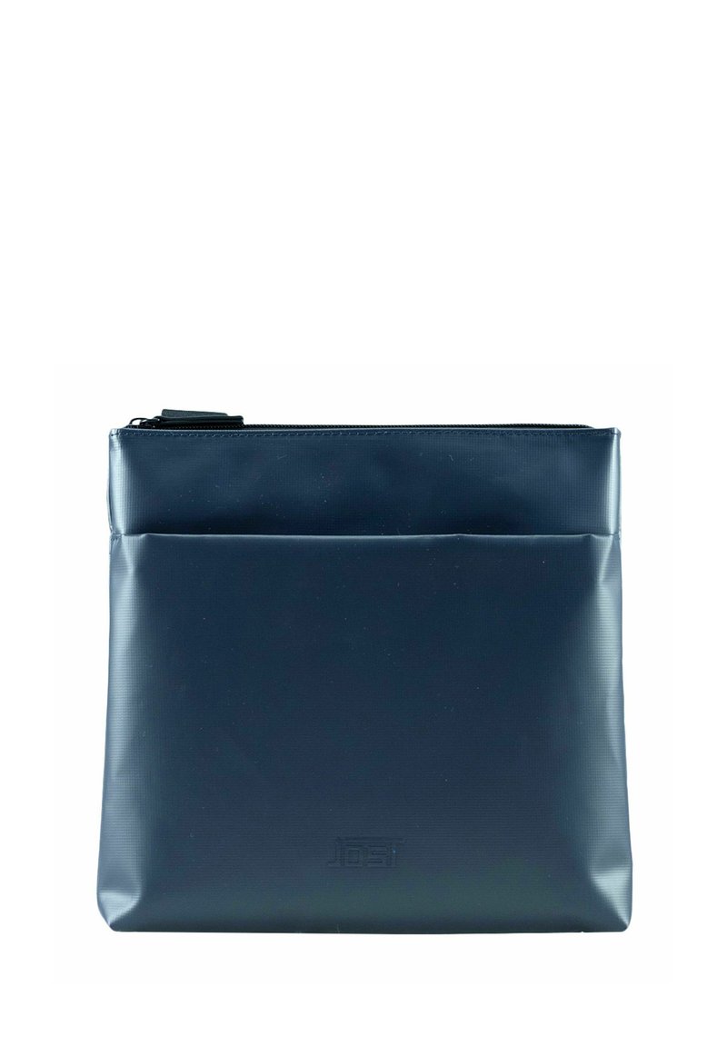 Pochette navy con zip realizzata in materiale liscio e resistente. Presenta una tasca anteriore e un logo impresso. Forma rettangolare con bordi puliti.
