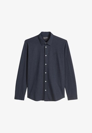 Koszula na długi rękaw w granatowym kolorze, wykonana z teksturowanej tkaniny, z klasycznym kołnierzem i białymi guzikami oraz subtelnym logo na piersi.