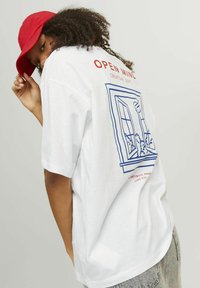 JJXX JXENYA LOOSE TEE - Camiseta estampada - bright white