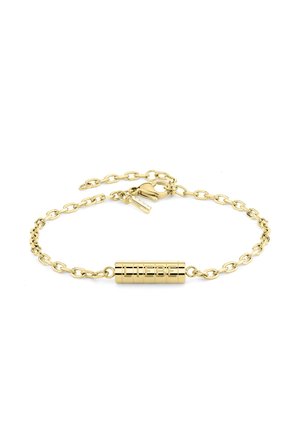 Bracelet chaîne en or avec un pendentif cylindrique gravé du mot "LIEBE" et un petit pendentif en forme de clé près du fermoir.