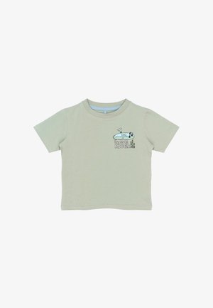 Hellgrünes Baumwoll-T-Shirt mit kurzen Ärmeln, versehen mit einer Grafik eines Surfbretts und dem Text "WAVE RIDER" in Schwarz. Weicher Stoff, Rundhalsausschnitt.