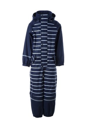 Tuta impermeabile blu marina con strisce orizzontali bianche, dotata di cappuccio, bottoni a pressione, polsini elasticizzati e dettagli riflettenti sulle gambe.