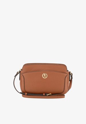 Sac bandoulière en cuir grainé marron avec poche avant, emblème logo ton or, bandoulière réglable et fermeture éclair dorée.