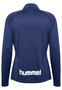 Navyblaues Langarm-Polohemd aus glatt gewebtem Stoff. Mit einem Kragen, Raglanärmeln und einem weißen Logo am hinteren Saum.