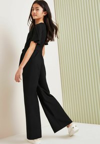 Lipsy REGULAR FIT czarny
