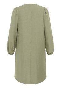 Robe verte olive avec de longues manches bouffantes, un col rond et une finition texturée. Présente une coupe droite et un design mi-long.