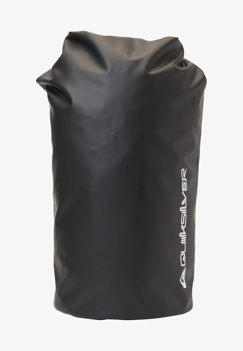 Bolsa de secado impermeable negra con cierre enrollable, acabado texturizado y detalle del logo en blanco. Forma cilíndrica, diseñada para la durabilidad y protección contra la humedad.