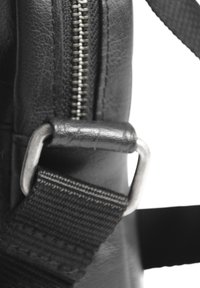 Still Nordic stillClean Small Zip Messenger - Borsa a tracolla - black