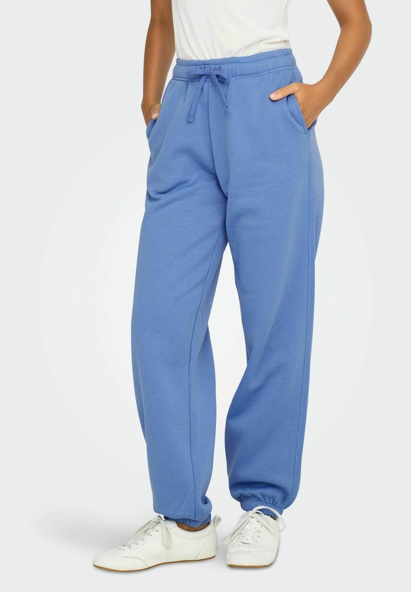 Lysblå sweatpants lavet af bomuldsblanding, med elastisk talje, snore, sidelommer og tapered cuffs ved anklerne.